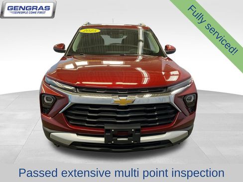 Used 2025 Chevrolet TrailBlazer LT w/ Convenience Package AWD/4WD image 3
