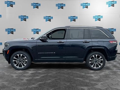Used 2023 Jeep Grand Cherokee Overland w/ Luxury Tech Group IV AWD/4WD image 3