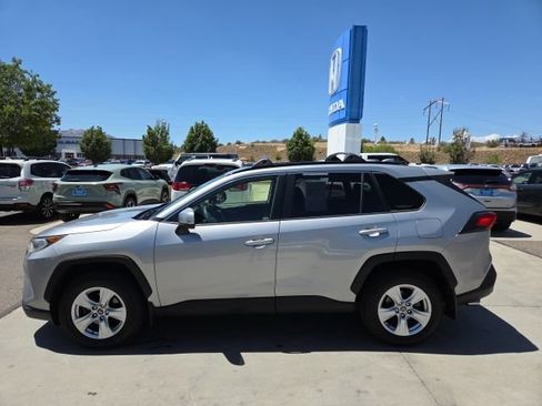 Used 2019 Toyota RAV4 XLE w/ All Weather Liner Package FWD image 8