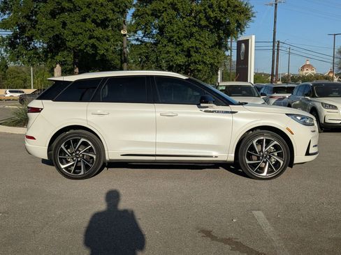 Used 2024 Lincoln Corsair Grand Touring image 2