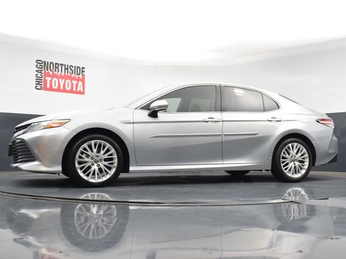 Used 2020 Toyota Camry XLE image 27