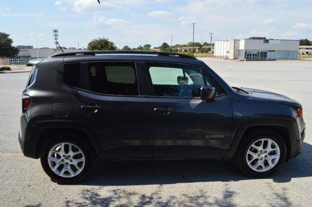 Used 2017 Jeep Renegade Latitude FWD image 6