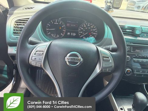 Used 2014 Nissan Altima 2.5 S FWD image 2