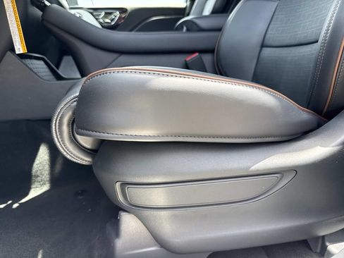 New 2026 Lincoln Aviator Black Label w/ Jet Appearance Package AWD/4WD image 21