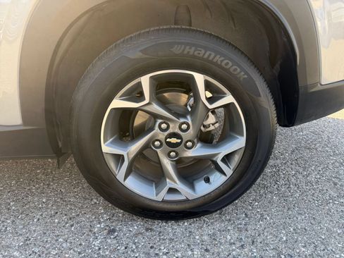 Used 2025 Chevrolet Trax LT FWD image 28