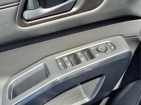 Used 2025 Nissan Pathfinder SV FWD image 21
