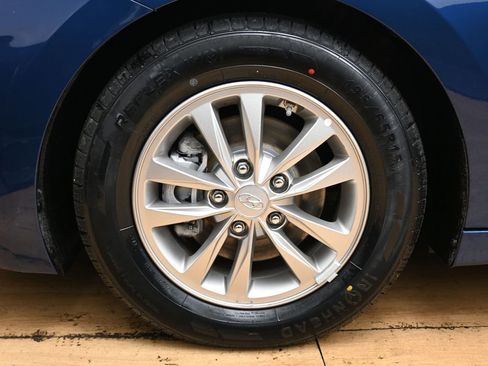 Used 2020 Hyundai Elantra ECO w/ Cargo Package (C1) image 12