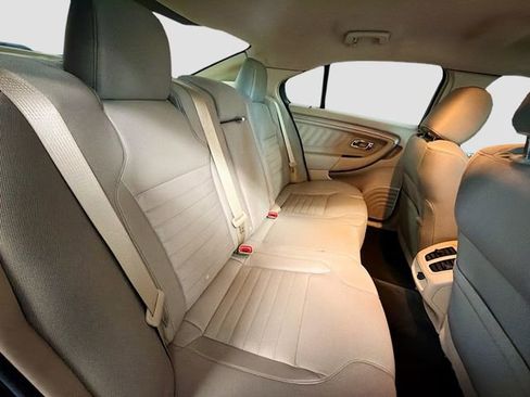 Used 2016 Ford Taurus SE image 23