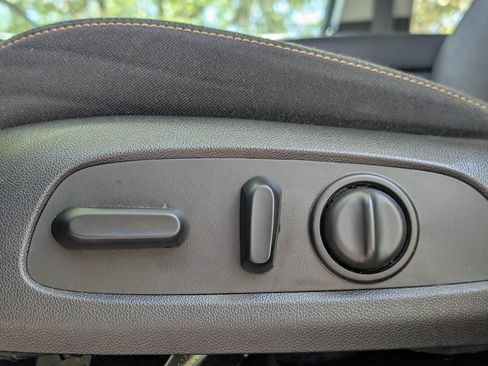 Used 2019 Chevrolet Equinox LT FWD image 26