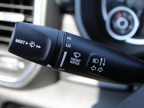 Used 2022 RAM 1500 Laramie w/ Off Road Group image 30