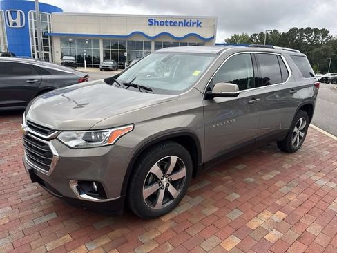 Used 2018 Chevrolet Traverse LT w/ LPO, Floor Liner Package FWD image 4