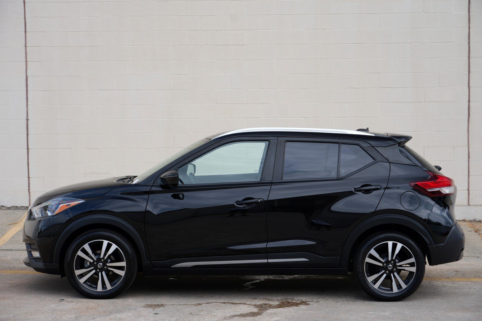 Used 2020 Nissan Kicks SR FWD image 39