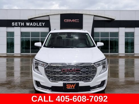 Used 2024 GMC Terrain Denali AWD/4WD image 2