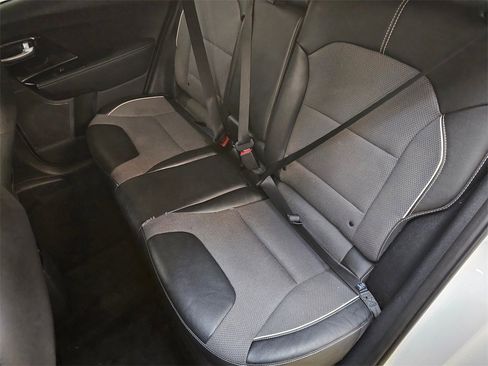 Used 2022 Kia Niro EX image 17