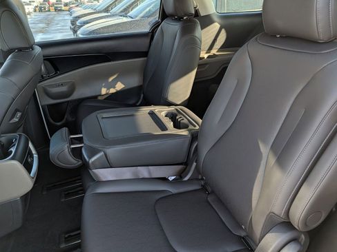 Used 2026 Kia Carnival image 17