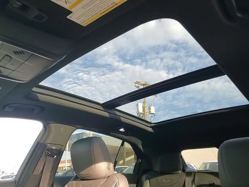 Used 2022 Cadillac XT4 Premium Luxury w/ Enhanced Visibility Package image 22