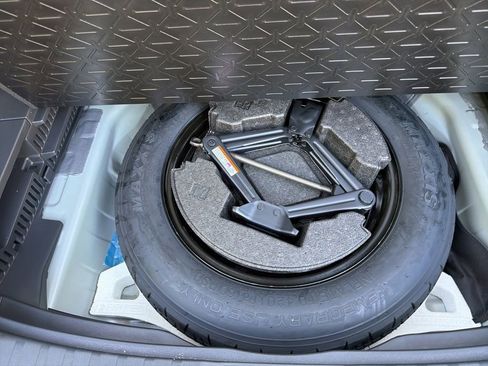 Used 2024 Toyota RAV4 XLE FWD image 8