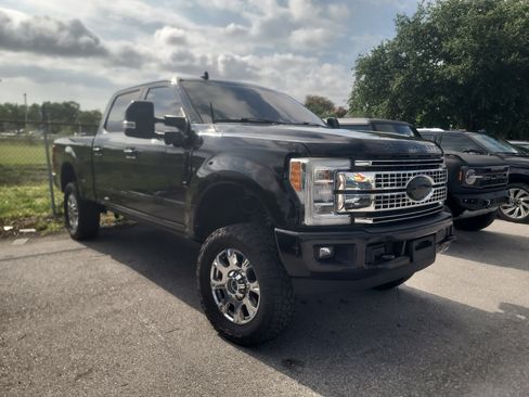 Used 2019 Ford F250 Platinum w/ Platinum Ultimate Package AWD/4WD image 6