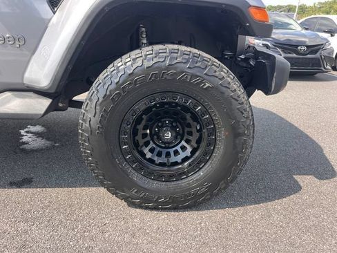 Used 2020 Jeep Gladiator Overland AWD/4WD image 37