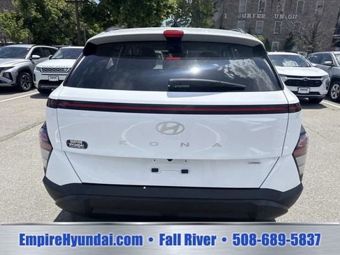 Used 2024 Hyundai Kona SEL AWD/4WD image 4