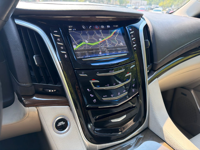 Used 2020 Cadillac Escalade Premium Luxury AWD/4WD image 31