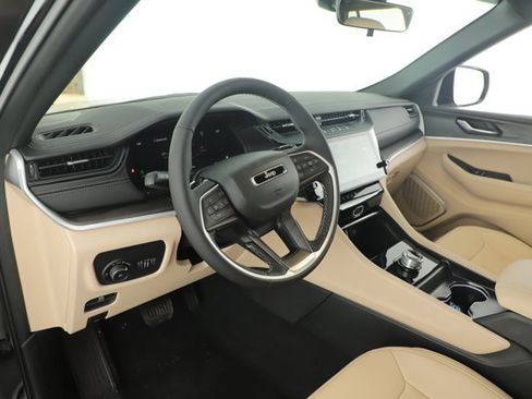 New 2026 Jeep Grand Cherokee Limited RWD image 5