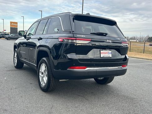 New 2025 Jeep Grand Cherokee Laredo image 4