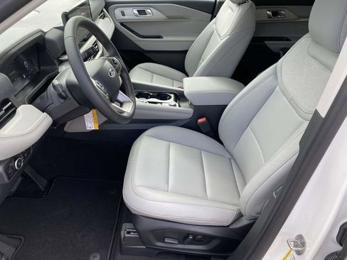 New 2026 Ford Explorer Active image 12