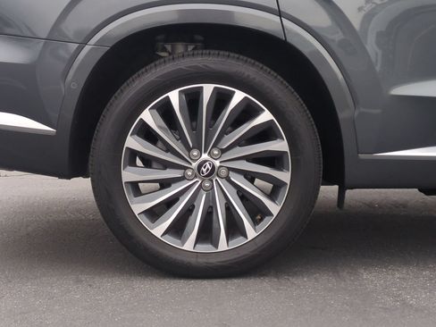 Certified 2024 Hyundai Palisade Calligraphy FWD image 9
