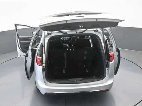 New 2026 Chrysler Pacifica Select image 65