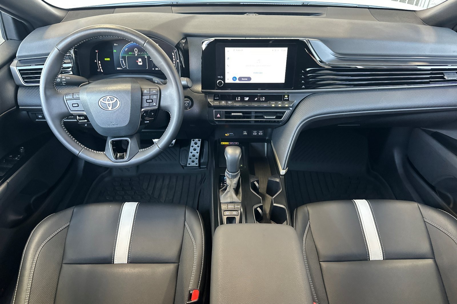 Certified 2026 Toyota Camry Hybrid w/ Convenience Package FWD image 12
