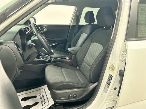 Used 2020 Kia Soul EX image 9