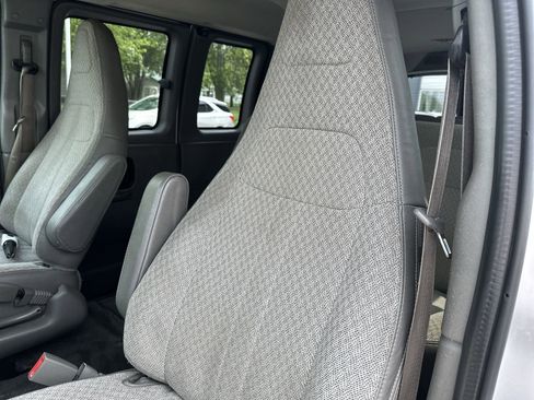 Used 2017 GMC Savana 2500 LT w/ LT Preferred Equipment Group image 11