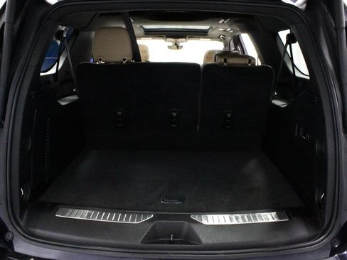 Used 2021 Chevrolet Suburban Premier w/ Premium Package AWD/4WD image 15
