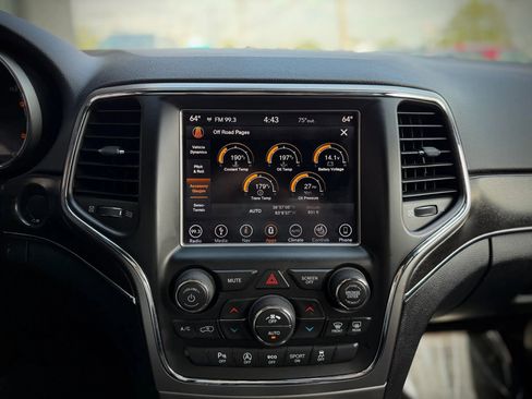 Used 2018 Jeep Grand Cherokee Limited AWD/4WD image 17