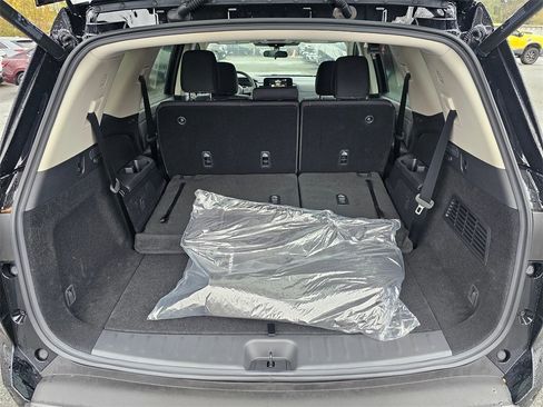 New 2025 Nissan Pathfinder SV image 23