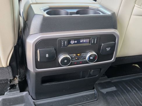 Used 2019 Ford Expedition Platinum image 18