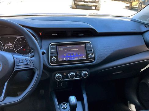 Used 2025 Nissan Kicks Play S image 6