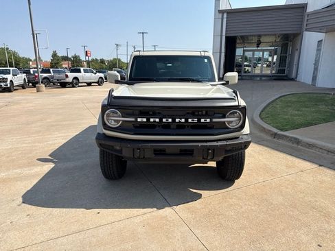Used 2025 Ford Bronco Outer Banks AWD/4WD image 2