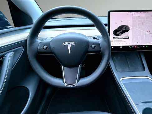Used 2022 Tesla Model Y Long Range AWD/4WD image 9