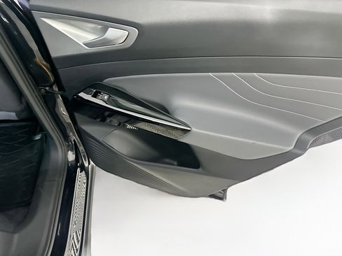 Used 2023 Volkswagen ID.4 Pro S Plus image 29