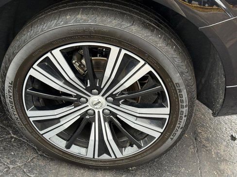 Certified 2023 Volvo XC60 B5 Plus w/ Climate Package image 8