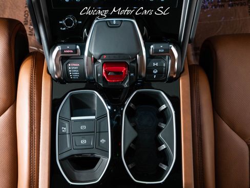 Used 2021 Lamborghini Urus AWD/4WD image 27