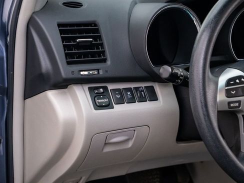 Used 2012 Toyota Highlander FWD w/ Tech Pkg image 20