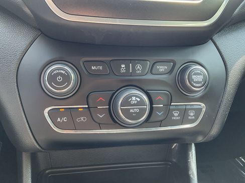 Used 2022 Jeep Cherokee Trailhawk w/ Sound & Nav Group AWD/4WD image 19