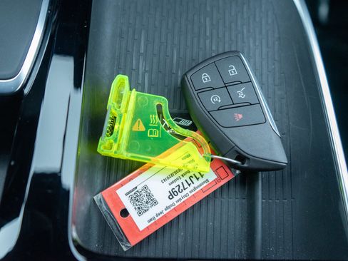 Used 2025 Buick Enclave Preferred image 31