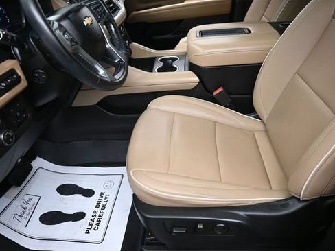 Used 2023 Chevrolet Suburban Premier w/ Premium Package AWD/4WD image 15