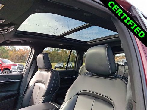 Used 2025 Jeep Grand Cherokee Limited w/ Black Appearance Package image 14