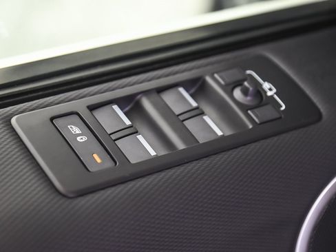 Used 2023 Land Rover Discovery HSE R-Dynamic image 10