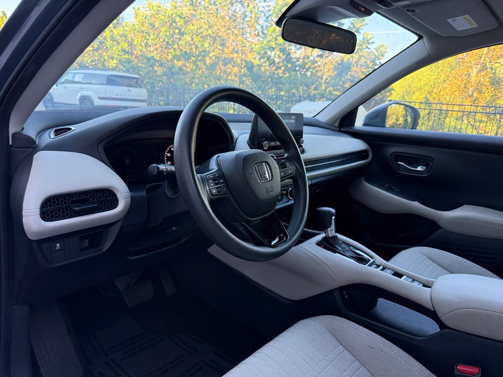 Used 2025 Honda HR-V LX image 9